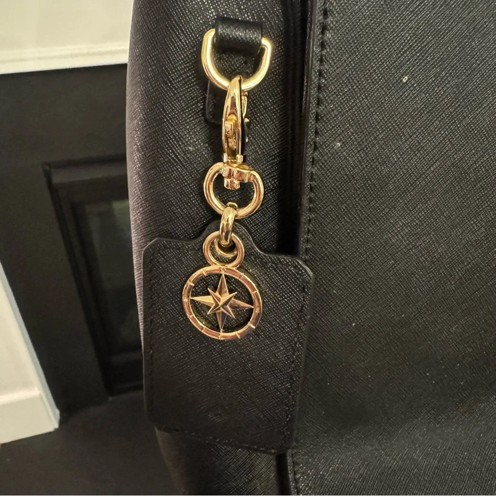 🖤 Samsonite Black Structured Tote with Gold Hardware